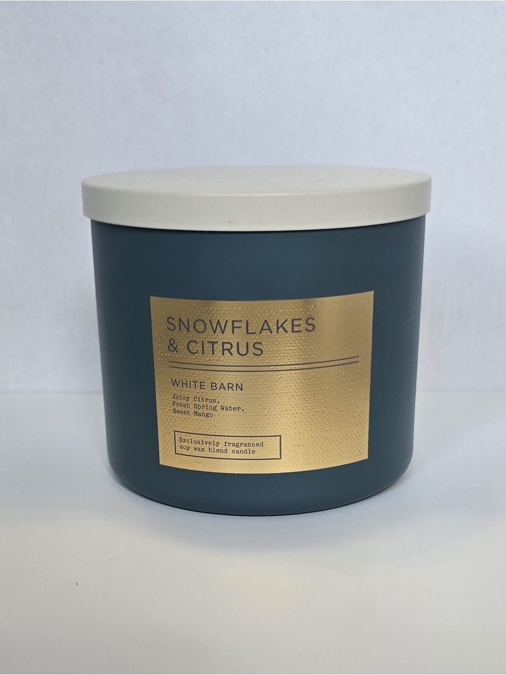 White Barn/Bath & Body Works Snowflakes & Citrus 3 Wick Candle